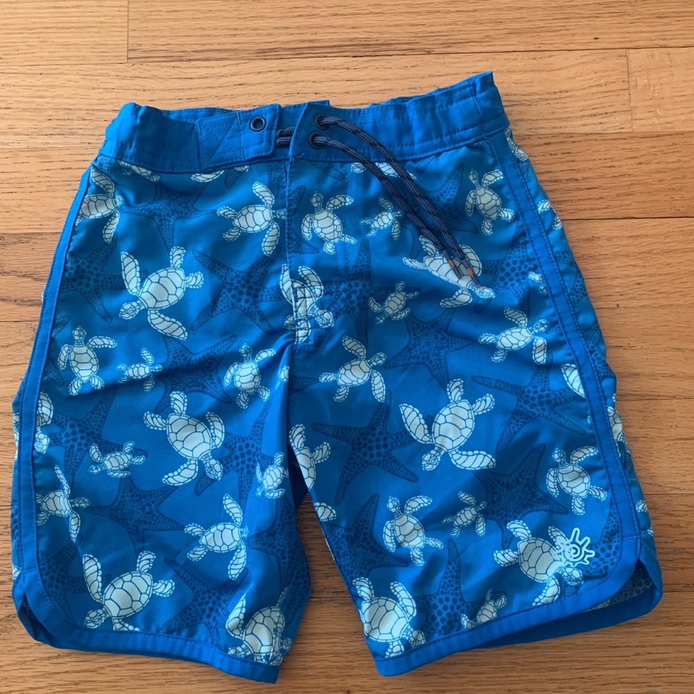 Like new UVskinz boys swim suit size 5